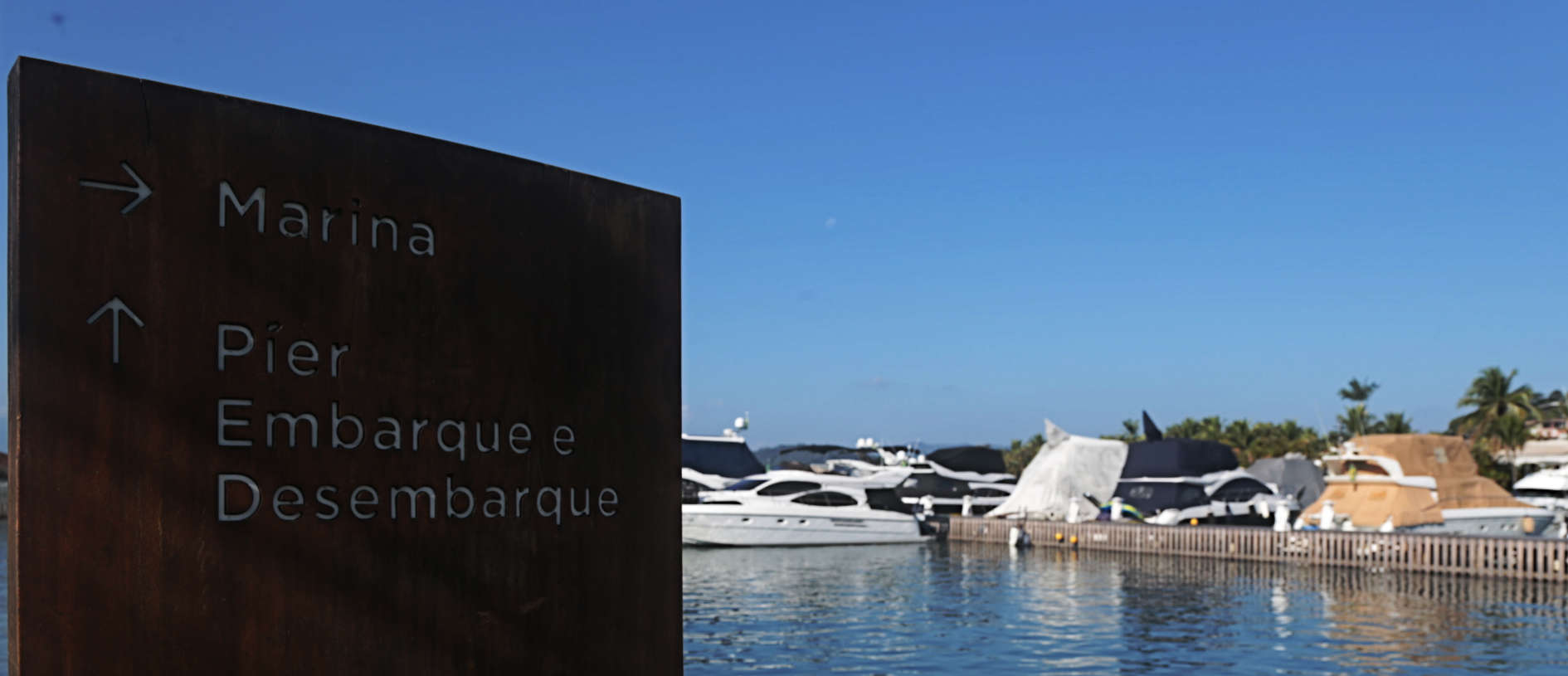 Casa com 4 quartos, sendo 3 suítes