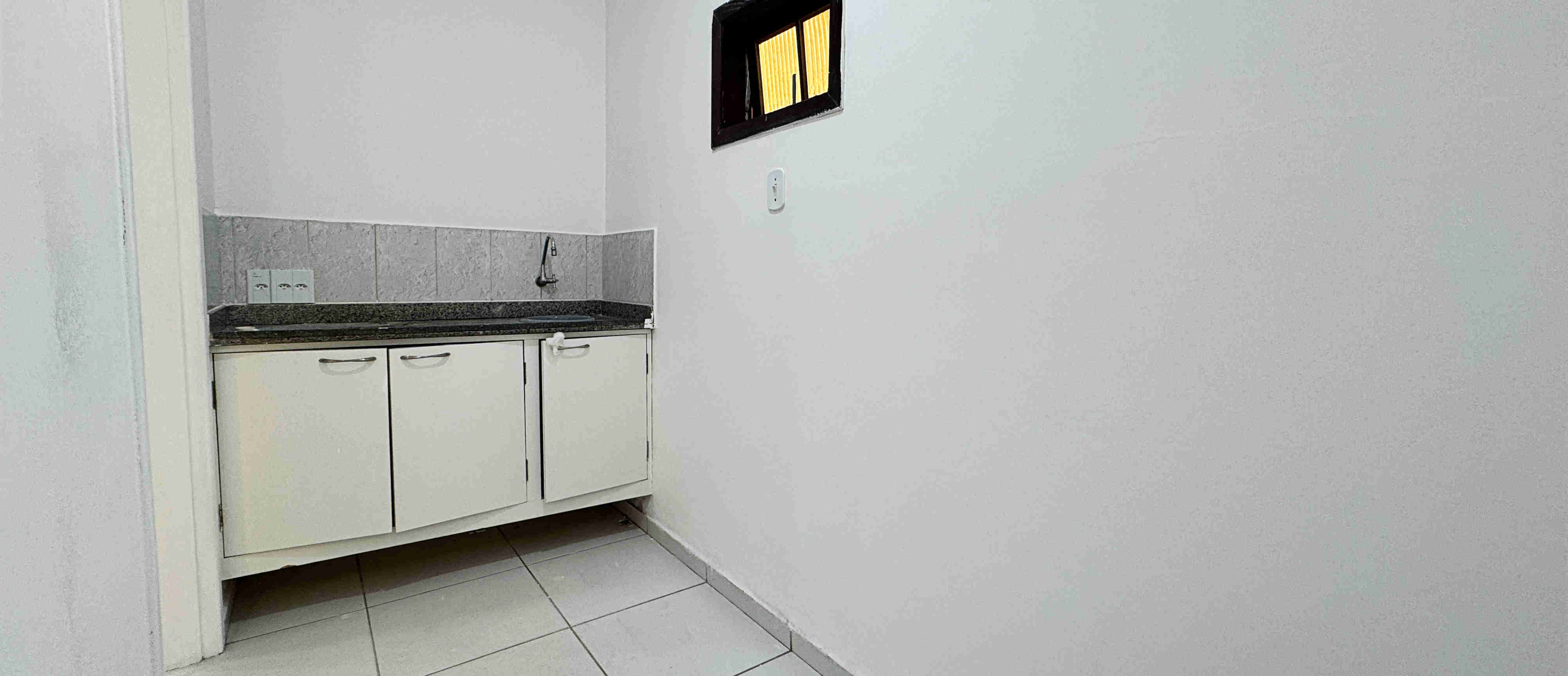 Aluga-se sala comercial no Pq Mambucaba